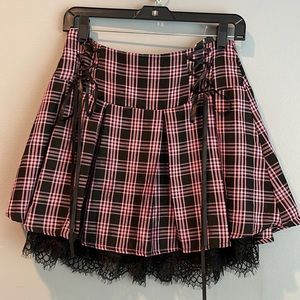 Pleated skirt lace trim small medium